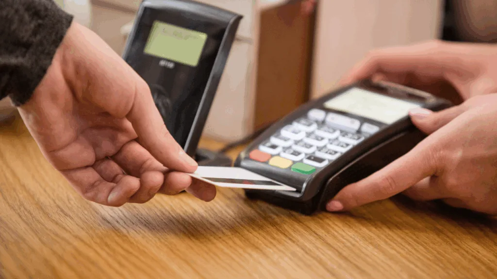 Comparison chart of different card reader types - magnetic stripe, EMV chip, contactless, and mobile card readers, highlighting their features and security levels.