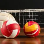 Infographic showing different volleyball scoring systems and panel counts, including variations for indoor and beach volleyball.